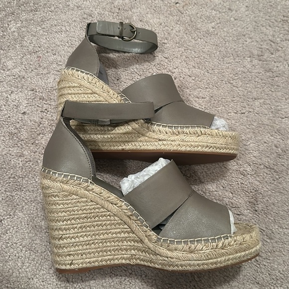 ✨New✨ Treasure & Bond Sannibel Platform Wedge Sandal - Picture 6 of 9